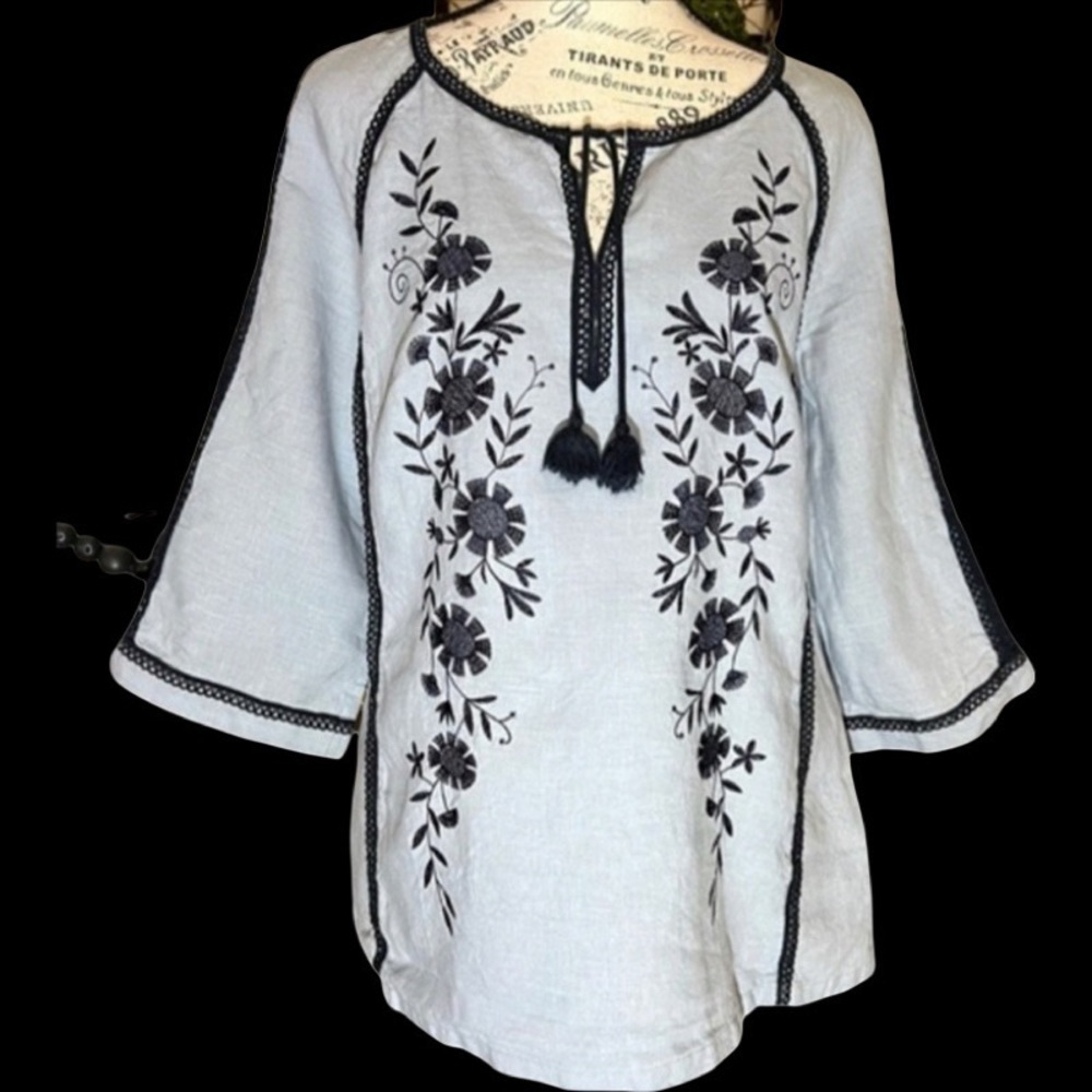 Linen Gallery beautiful peasant embroidered top.